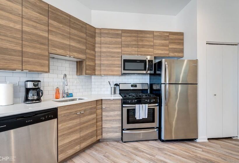 Blue Line Beauty In The Heart Of Chicago   747 Lofts Cabin 303 By Redawning