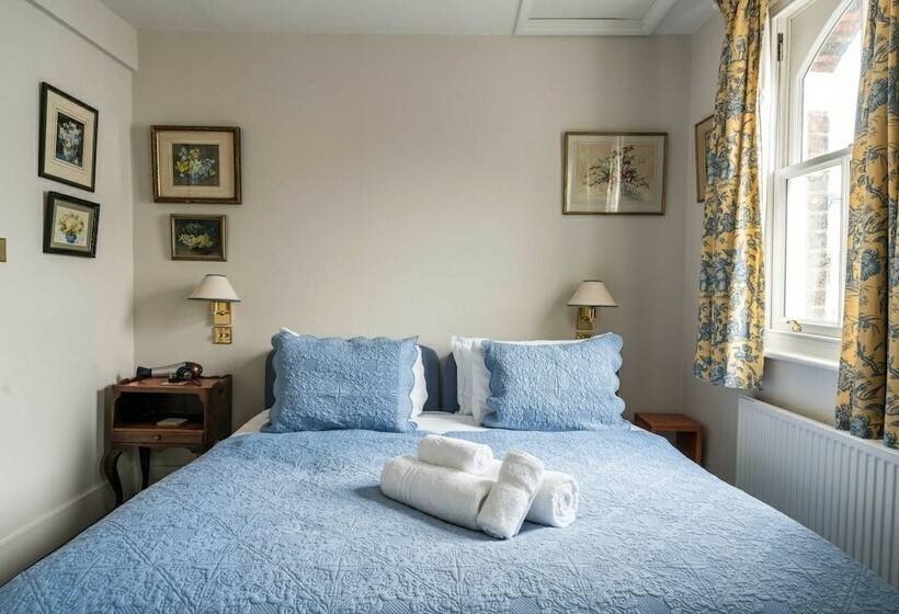 Charming 2bd Garden House Hammersmith