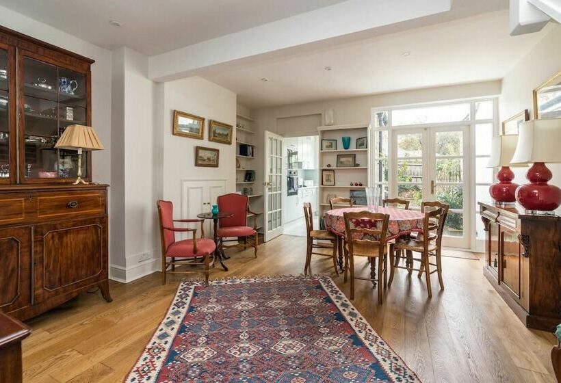 Charming 2bd Garden House Hammersmith