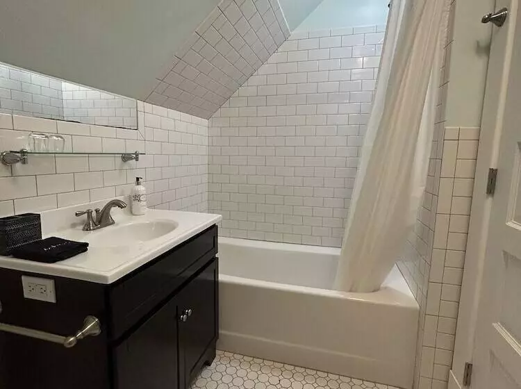 Hazeltine Boutique Hotel Bnb