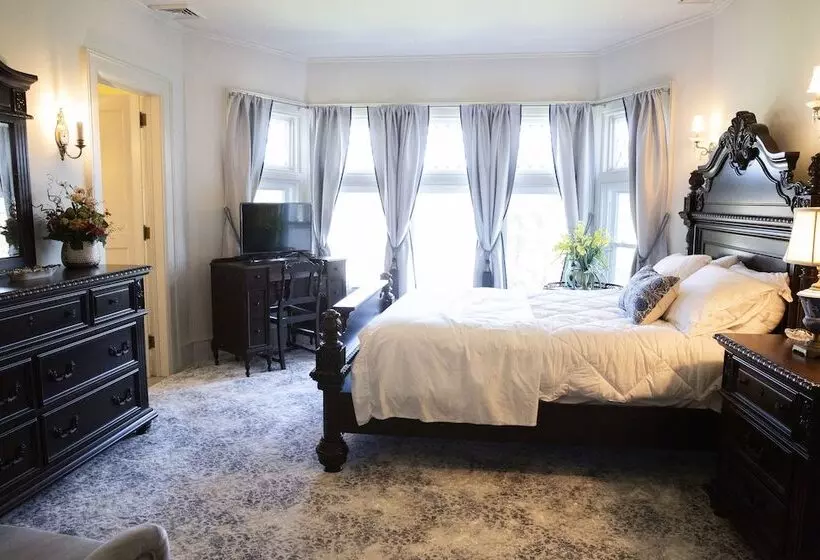 Hazeltine Boutique Hotel Bnb