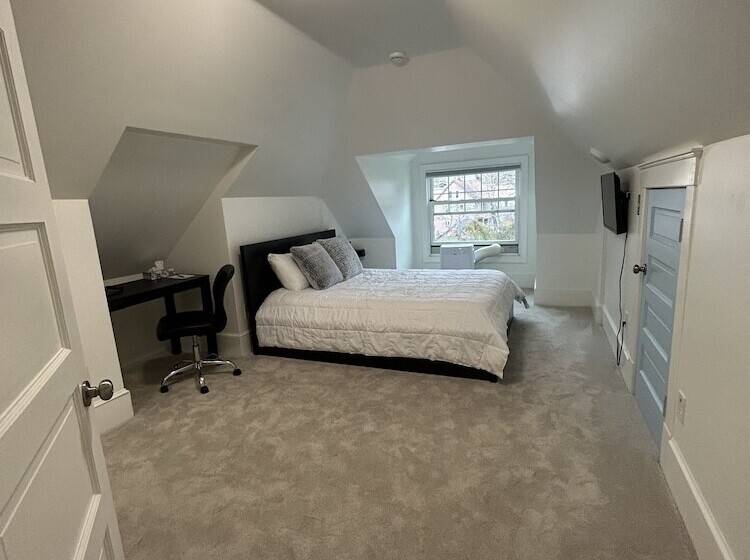 Hazeltine Boutique Hotel Bnb