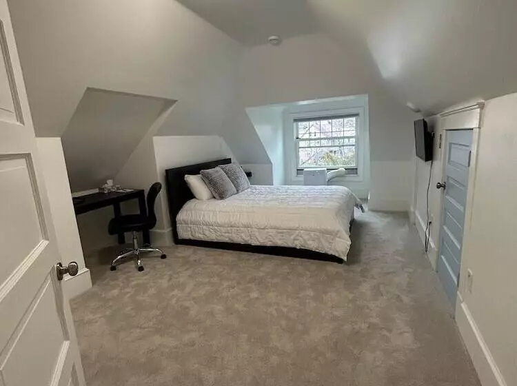 Hazeltine Boutique Hotel Bnb