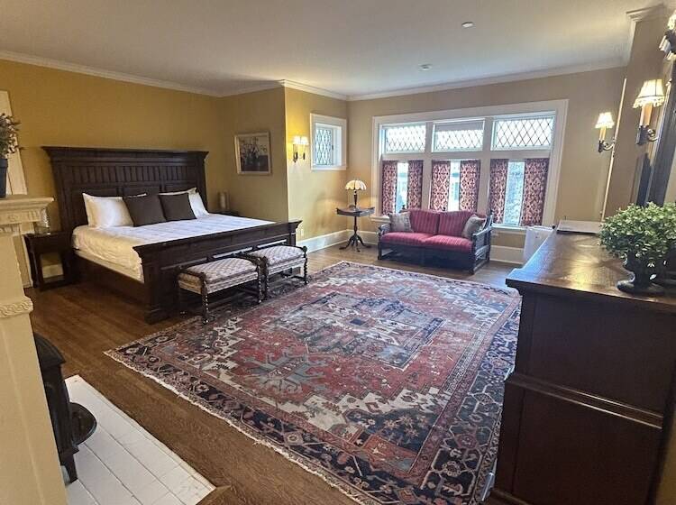 Hazeltine Boutique Hotel Bnb