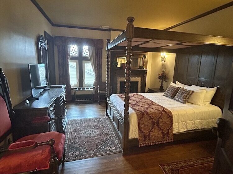 Hazeltine Boutique Hotel Bnb