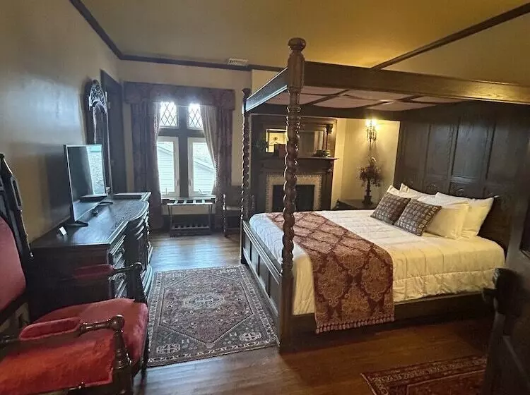 Hazeltine Boutique Hotel Bnb