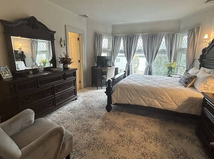 Hazeltine Boutique Hotel Bnb