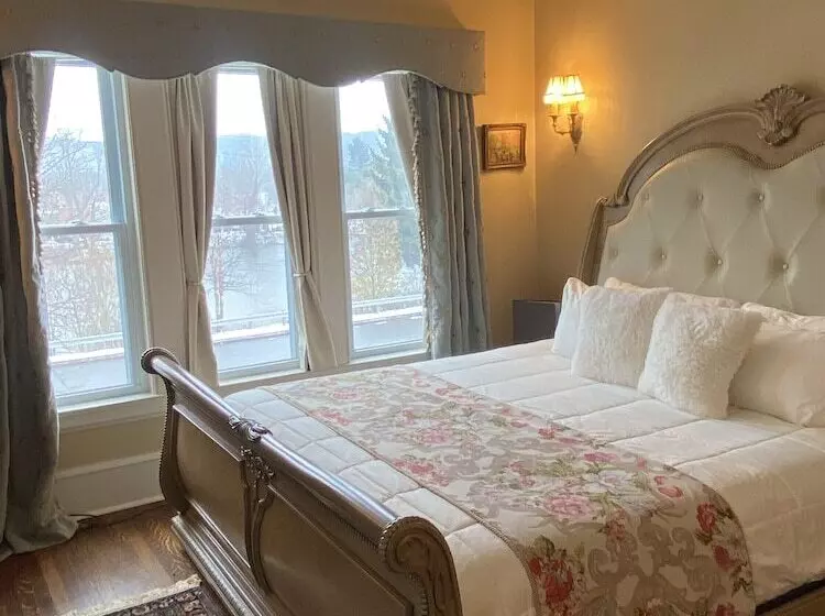 Hazeltine Boutique Hotel Bnb