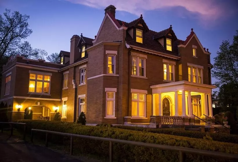 Hazeltine Boutique Hotel Bnb