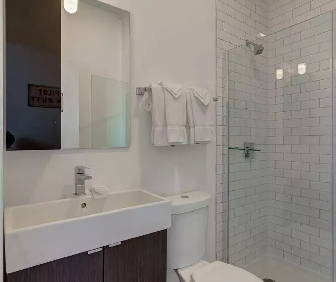 Hot Property Near The Hot West Loop   747 Lofts Cabin 103 By Redawning