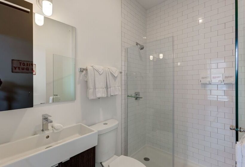 Hot Property Near The Hot West Loop 747 Lofts Cabin 103 By Redawning