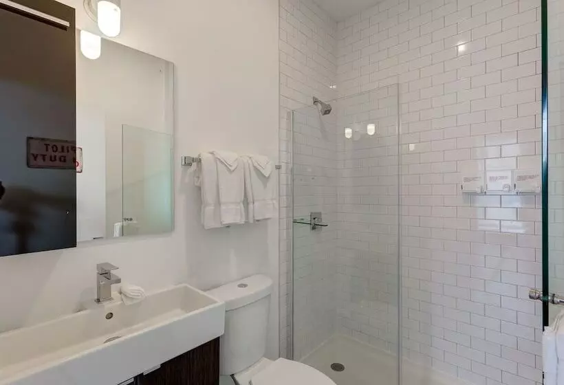 Hot Property Near The Hot West Loop   747 Lofts Cabin 103 By Redawning