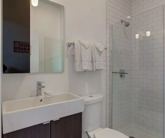 Hot Property Near The Hot West Loop   747 Lofts Cabin 103 By Redawning