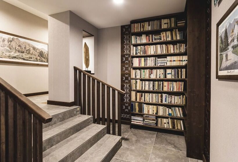 ホテル Arietes Marmont Resort