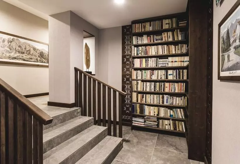 ホテル Arietes Marmont Resort