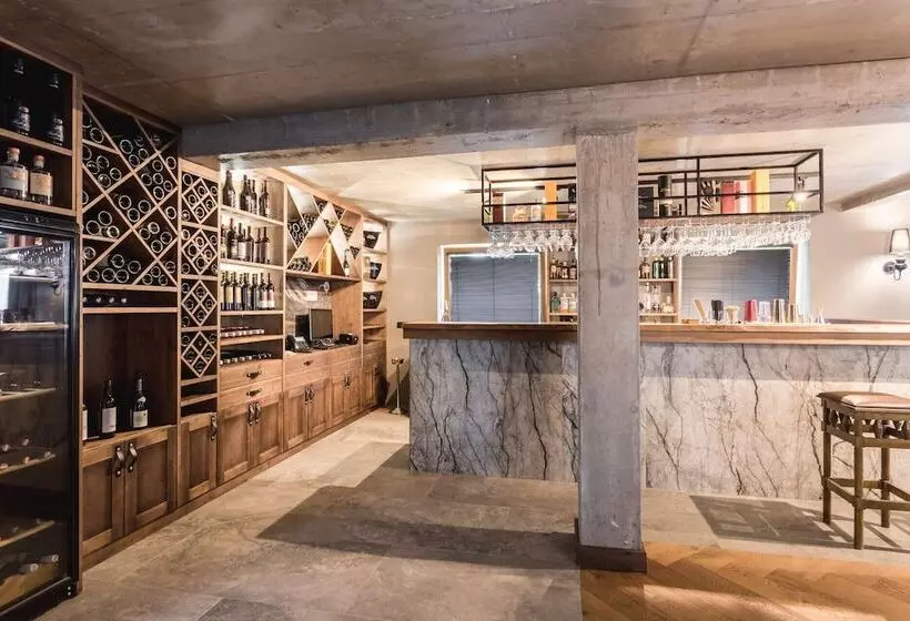 ホテル Arietes Marmont Resort