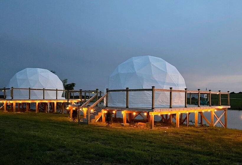 호텔 Lake Serenity Ranch