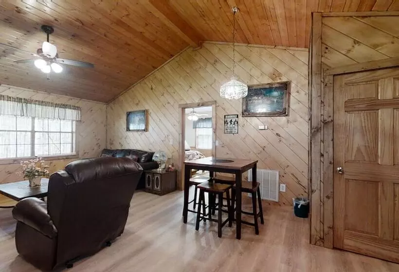 Little Mountain Hideaway