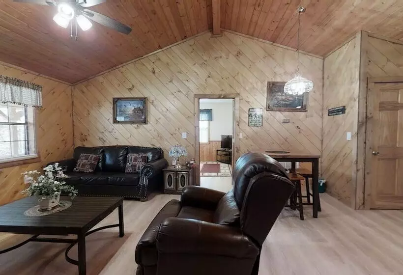 Little Mountain Hideaway