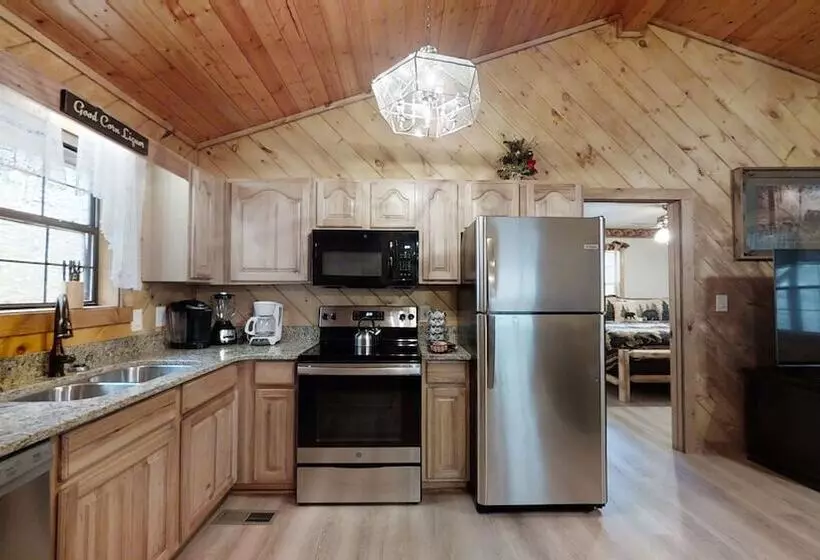 Little Mountain Hideaway