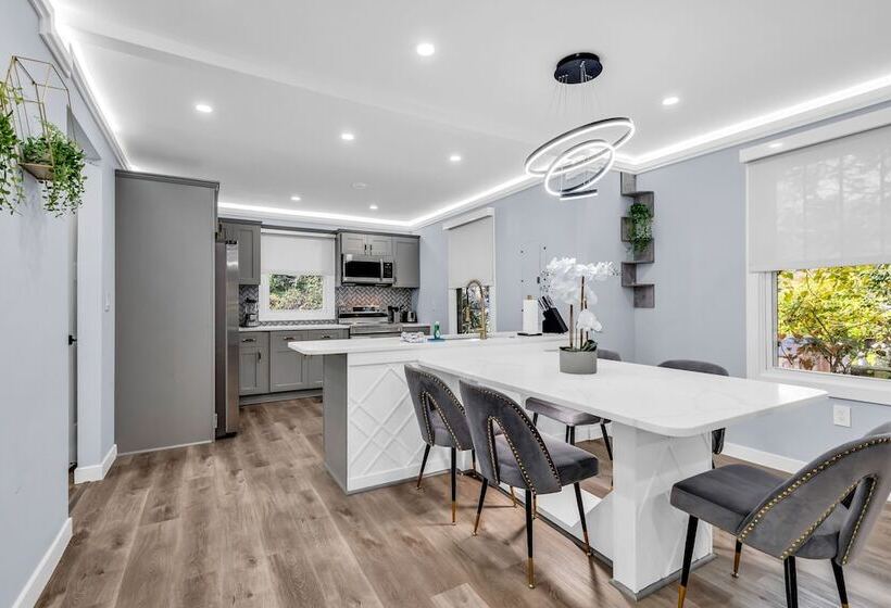 Luxury 3br House In Charlotte