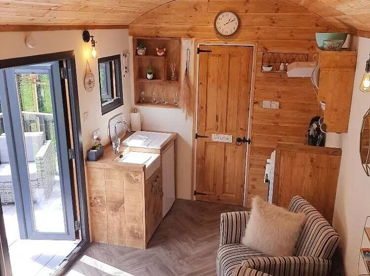 Shepherds Hut With Hot Tub On Anglesey North Wales