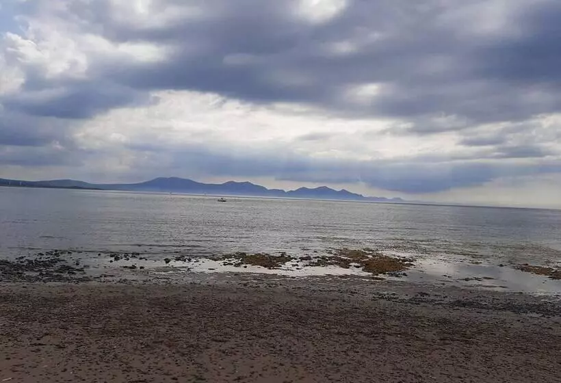 Shepherds Hut With Hot Tub On Anglesey North Wales
