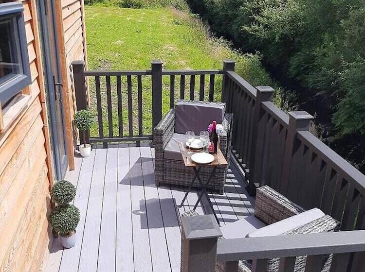 Shepherds Hut With Hot Tub On Anglesey North Wales
