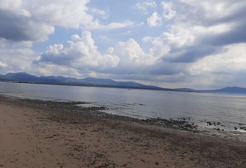 Shepherds Hut With Hot Tub On Anglesey North Wales
