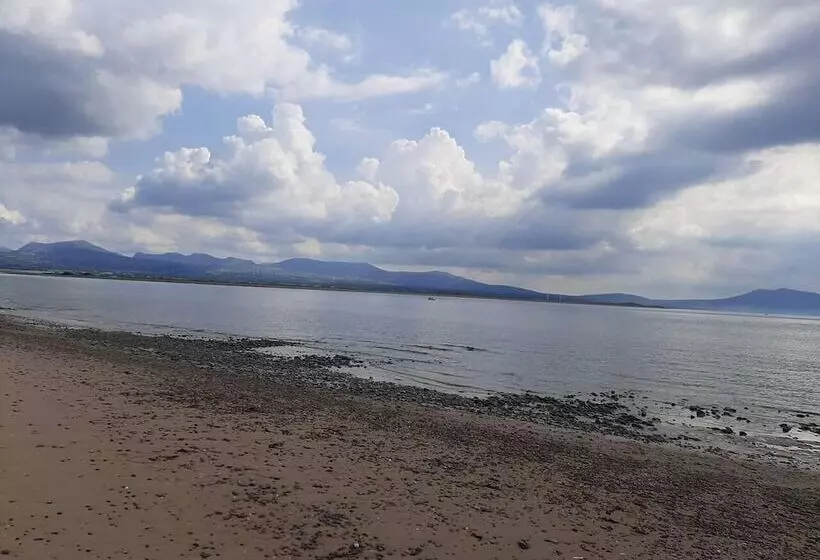 Shepherds Hut With Hot Tub On Anglesey North Wales