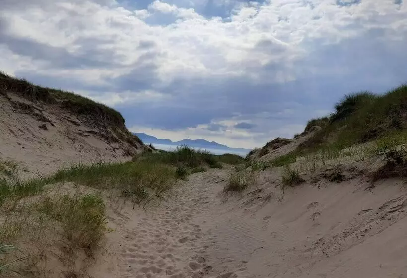 Shepherds Hut With Hot Tub On Anglesey North Wales