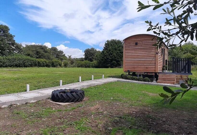 Shepherds Hut With Hot Tub On Anglesey North Wales