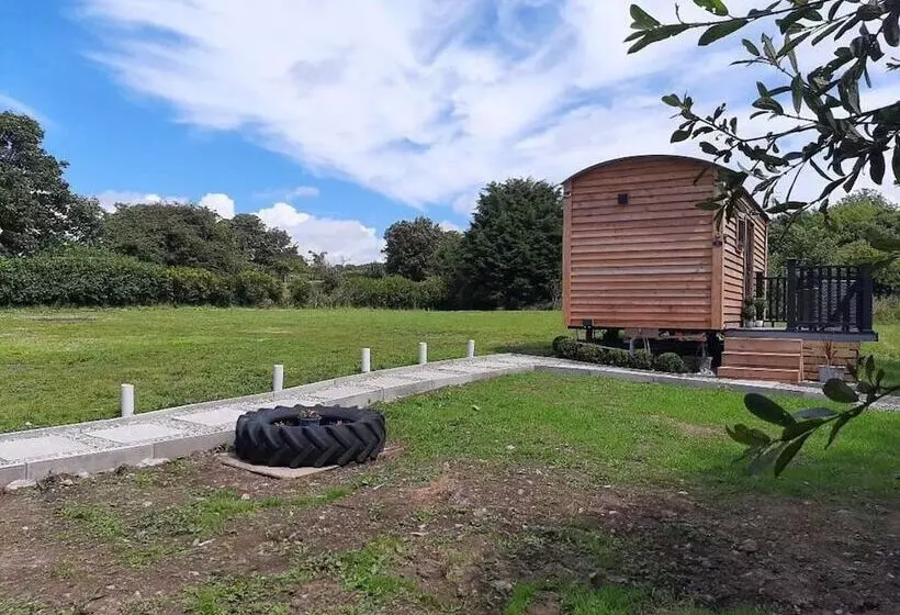 Shepherds Hut With Hot Tub On Anglesey North Wales