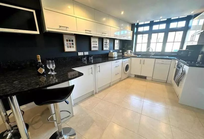 Residenssi Cosy And Quirky House In The Heart Of Bakewell