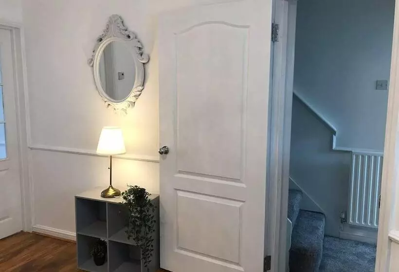 レジデンス Stunning 5 Bed House In Erith, Greater London
