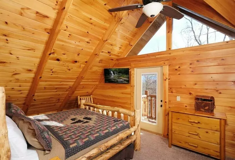 Smoky Treehouse Lodge #614