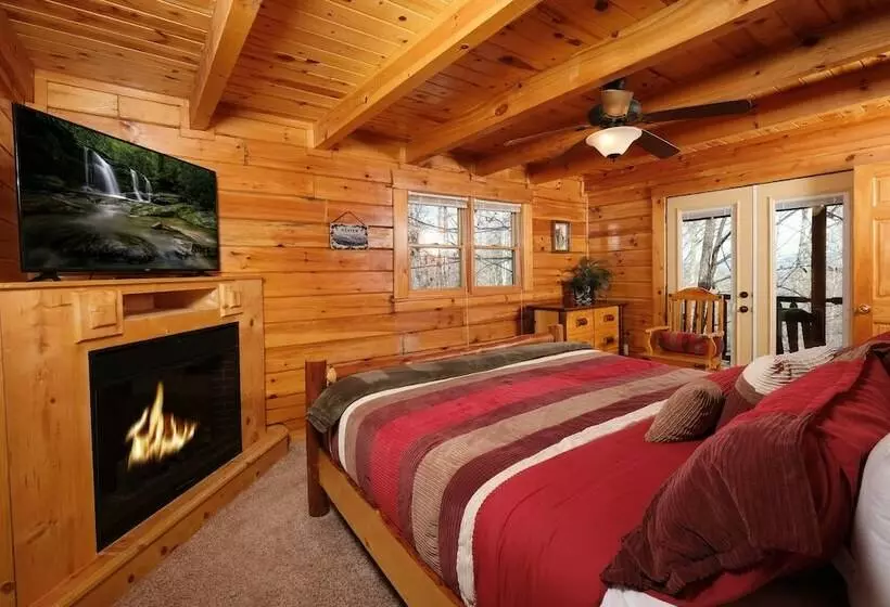 Smoky Treehouse Lodge #614
