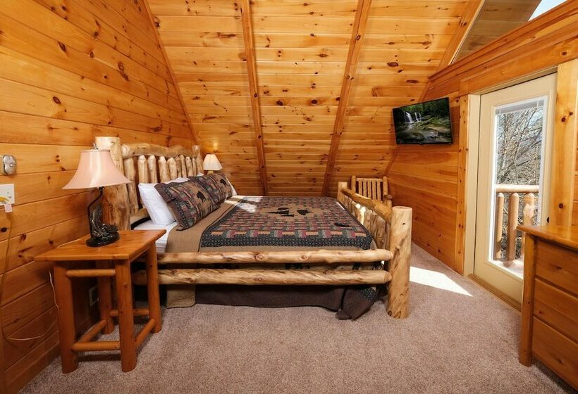 Smoky Treehouse Lodge #614