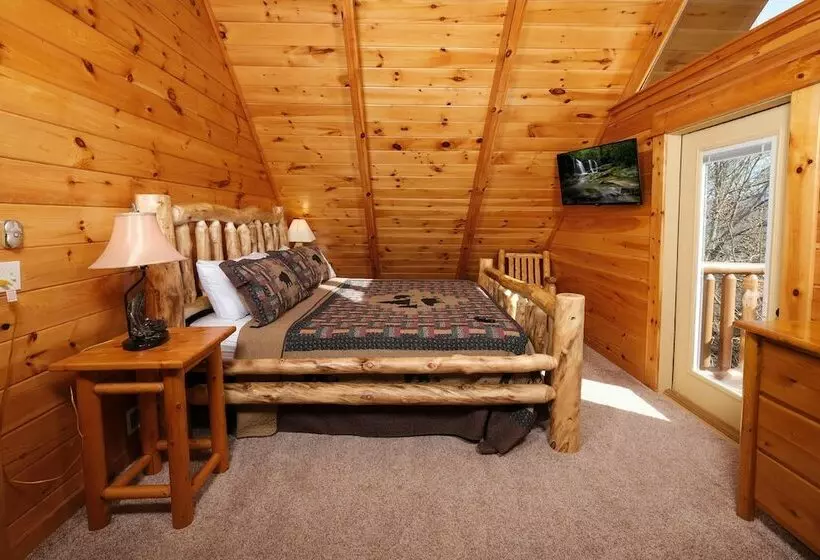 Smoky Treehouse Lodge #614