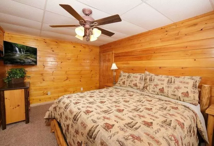 Smoky Treehouse Lodge #614