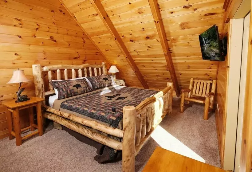 Smoky Treehouse Lodge #614
