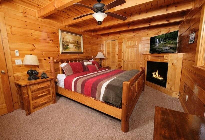Smoky Treehouse Lodge #614