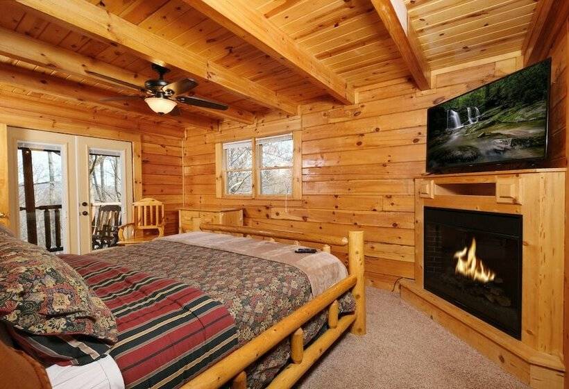 Smoky Treehouse Lodge #614