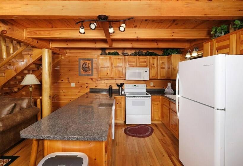 Smoky Treehouse Lodge #614