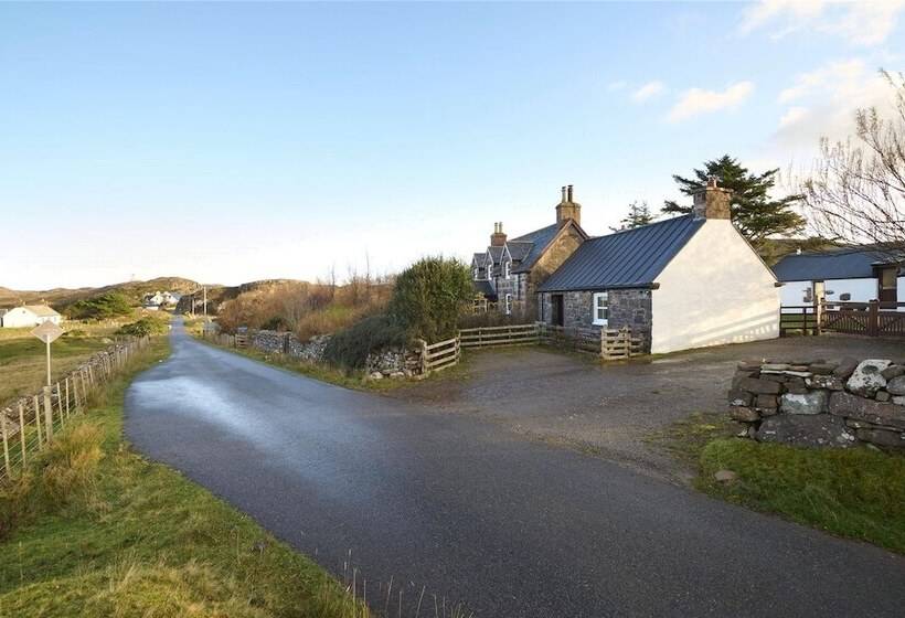 The Smithy House & Cottages