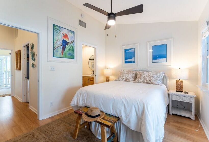 A Place In Paradise By Avantstay Key West Walkable W/ Shared Pool Week Long Stays Only
