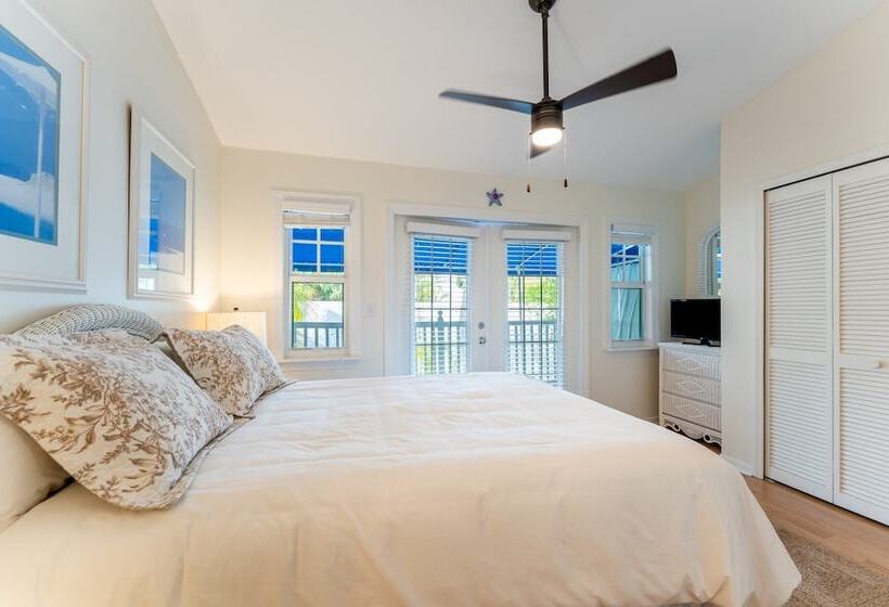 A Place In Paradise By Avantstay Key West Walkable W/ Shared Pool Week Long Stays Only