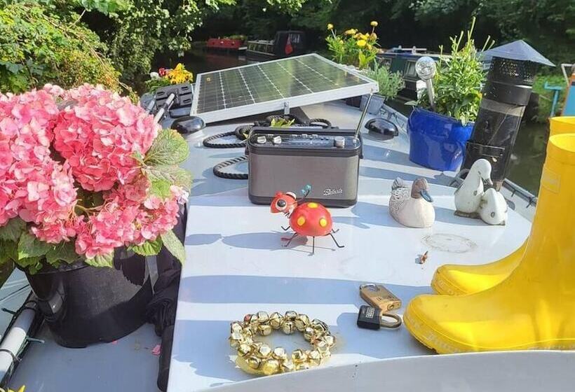 Charming Baby Narrowboat Apsley Marina