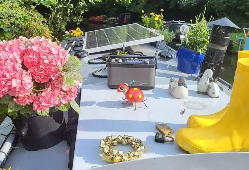 Charming Baby Narrowboat Apsley Marina