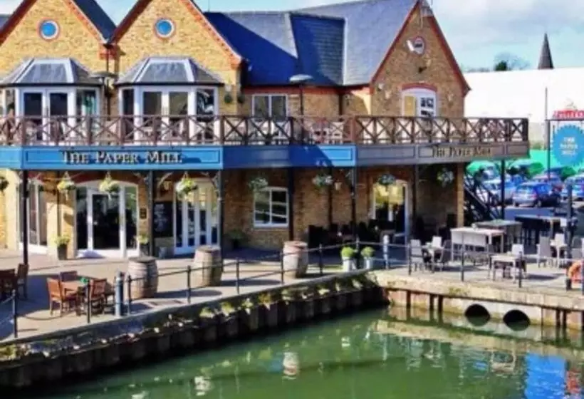 Charming Baby Narrowboat Apsley Marina